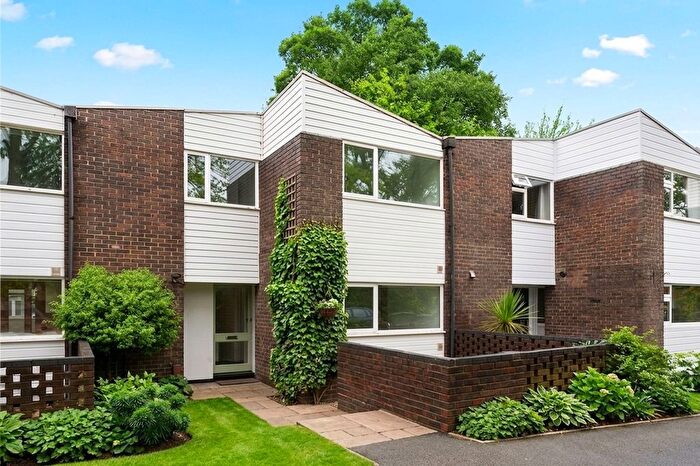 4 Bedroom Terraced House To Rent In The Links, Walton-On-Thames, KT12