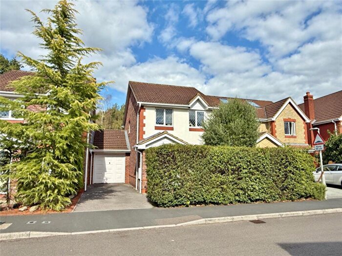 3 Bedroom Link Detached House For Sale In Hainault Drive, Verwood, Dorset, BH31