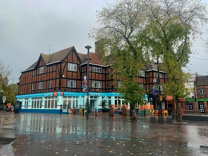 2 Bedroom Flat To Rent In The Parade, High Street, Watford, WD17