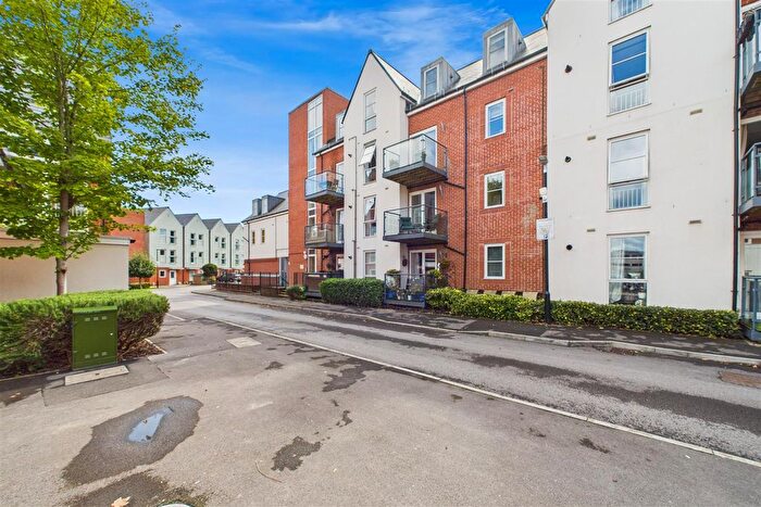1 Bedroom Flat For Sale In John Rennie Road, Chichester, PO19