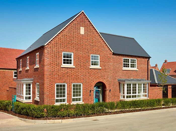 4 Bedroom Link Detached House For Sale In Station Road, Bow Brickhill, MK17