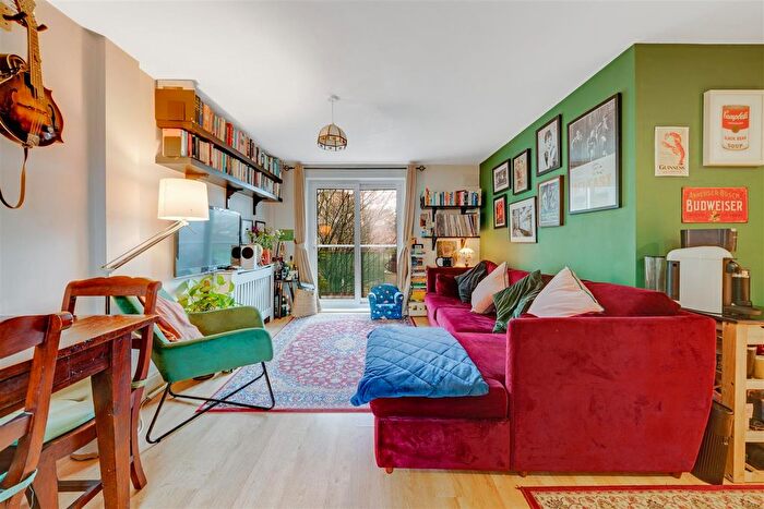 1 Bedroom Flat For Sale In Temeraire Place, Brentford, TW8