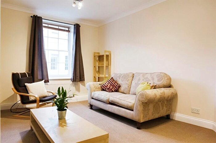 2 Bedroom Flat To Rent In West Street, Buckingham, Buckinghamshire, MK18