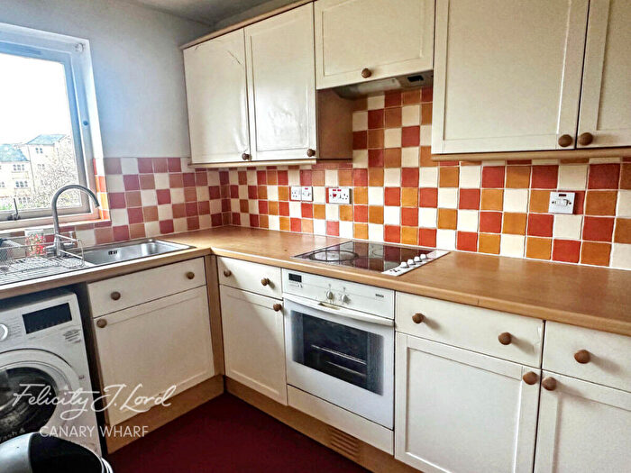 2 Bedroom Apartment To Rent In Taeping Street, London, E14