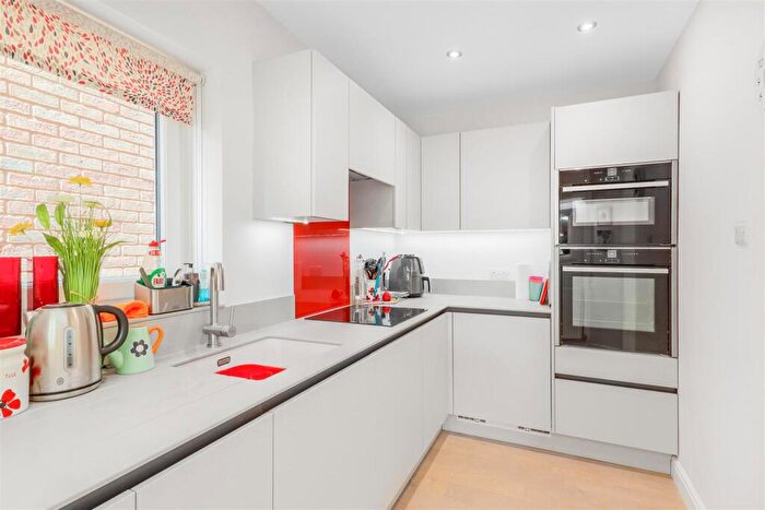 2 Bedroom Detached Bungalow For Sale In Tulip Tree Avenue, Kenilworth, CV8