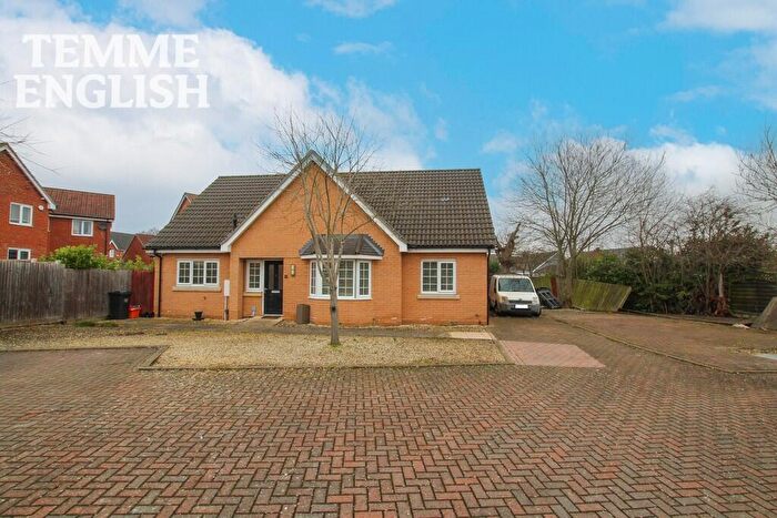 4 Bedroom Detached Bungalow For Sale In Oak Crescent, Wickford, Essex, SS11
