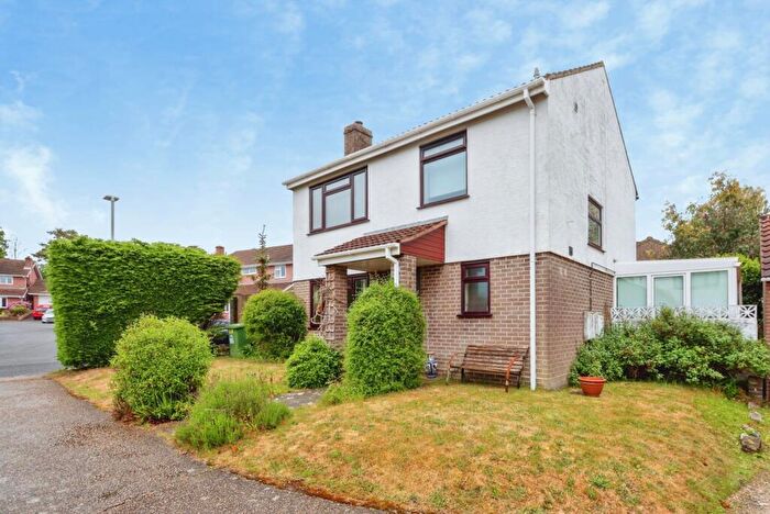 3 Bedroom Detached House For Sale In Furzebrook Close, Canford Heath, Poole, Dorset, BH17