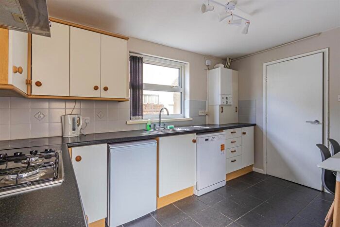 1 Bedroom Flat To Rent In Tyn-Y-Coed Place, Roath, CF24