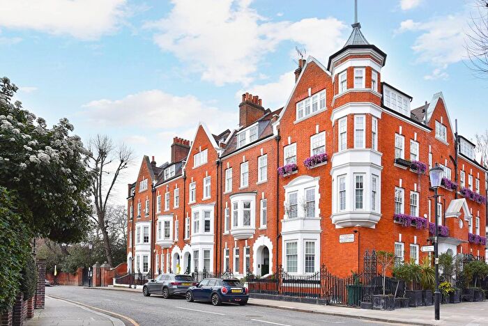 3 Bedroom Flat To Rent In Holland Park Road, Kensington, W14