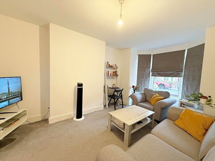 1 Bedroom Flat To Rent In Fearon Road, North End, PO2