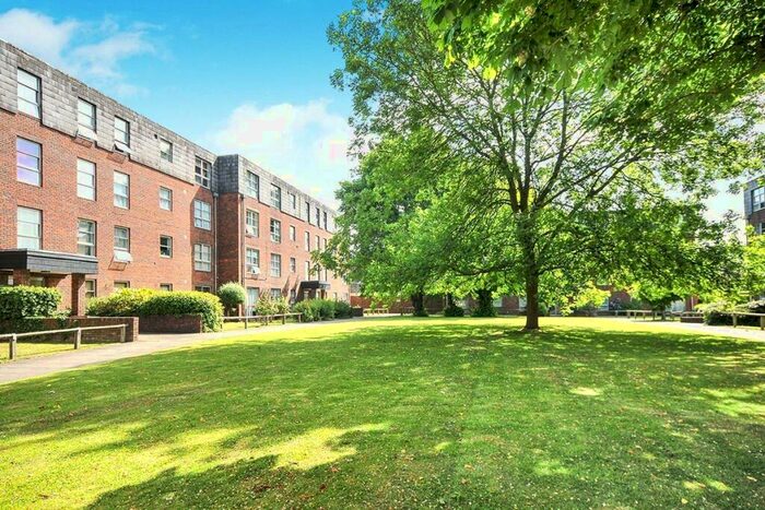 2 Bedroom Flat To Rent In Marlowe Gardens, London, SE9