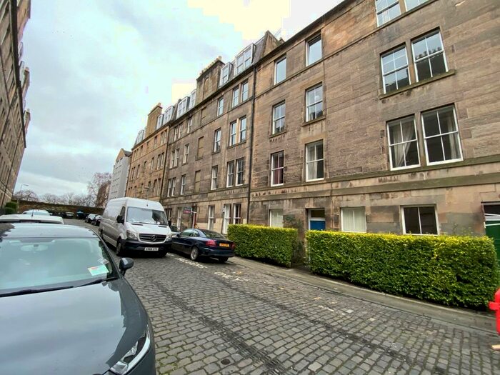 4 Bedroom Flat To Rent In South Oxford Street, Newington, Edinburgh, EH8
