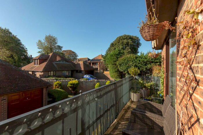 2 Bedroom Flat To Rent In Epple Bay Avenue, Birchington, CT7