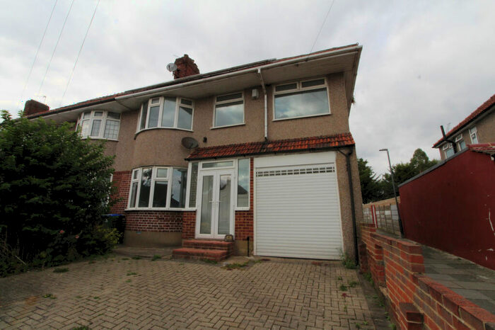 5 Bedroom Semi-Detached House To Rent In Latham Road, Bexleyheath, DA6