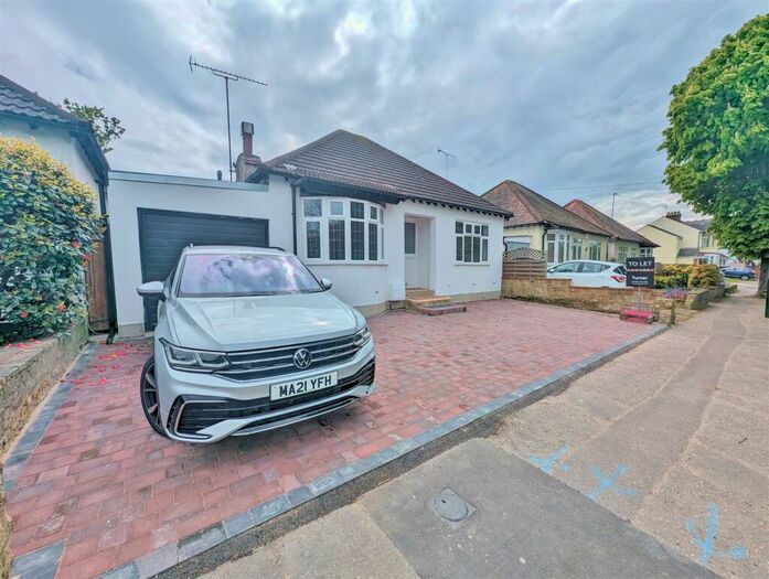 3 Bedroom Detached Bungalow To Rent In Priory Crescent, Southend-On-Sea, SS2