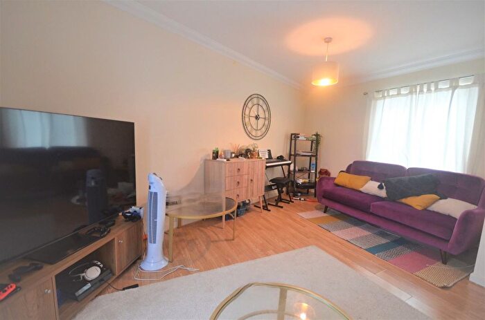 2 Bedroom End Of Terrace House To Rent In Newbury Park, IG2