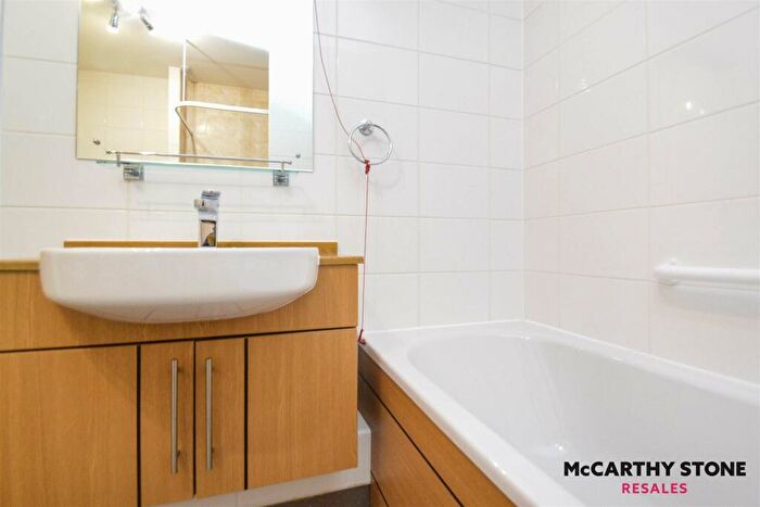 2 Bedroom Flat For Sale In Lyle Court, Barnton Grove, Edinburgh, EH4