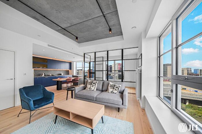 2 Bedroom Apartment To Rent In Douglass Tower, Good Luck Hope, E14