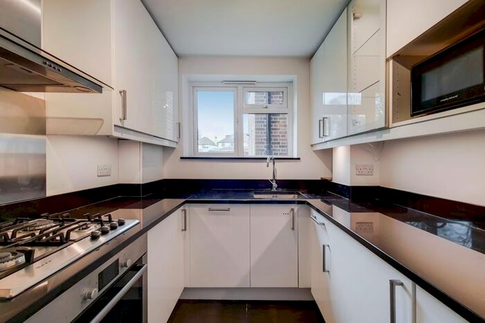 2 Bedroom Flat To Rent In St. Augustines Avenue, South Croydon, CR2