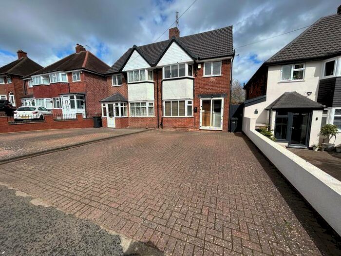 3 Bedroom Semi-Detached House To Rent In Shenstone Valley Road, Halesowen, West Midlands, B62