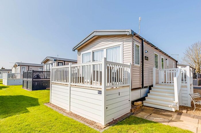 2 Bedroom Property For Sale In Avon Park, Warwick Road, CV37