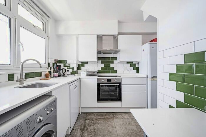 3 Bedroom Maisonette To Rent In Ellsworth Street, Bethnal Green, London, E2