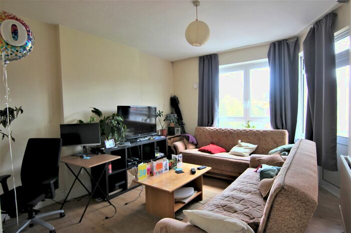 3 Bedroom Flat To Rent In Cecilia Road, London, E8
