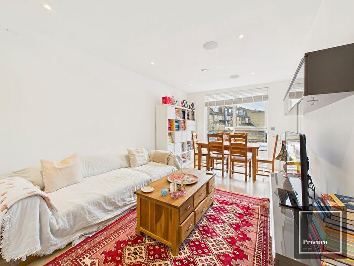 2 Bedroom Flat To Rent In Stockwell Park Walk, London, SW9