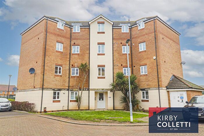 2 Bedroom Flat To Rent In Huron Road, Turnford, Hertfordshire, EN10