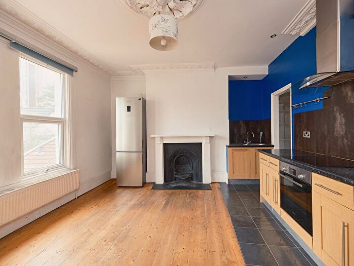2 Bedroom Maisonette For Sale In Dean Lane, Southville, BS3