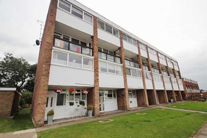 2 Bedroom Maisonette To Rent In Edgewood Drive, Orpington, BR6