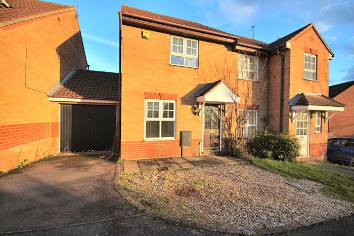 2 Bedroom House To Rent In Blenheim Way, Kettering, NN15