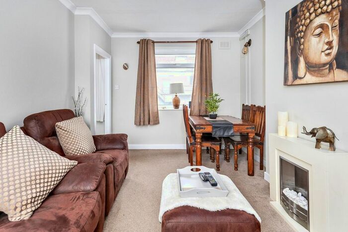 2 Bedroom Flat To Rent In Cecil Court, Ryndleside, Scarborough, North Yorkshire, YO12