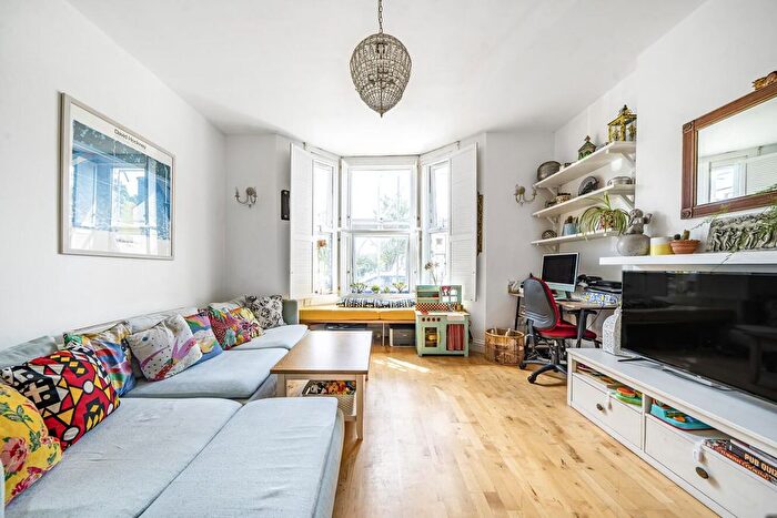 2 Bedroom Flat For Sale In Allison Road, Acton, London, W3
