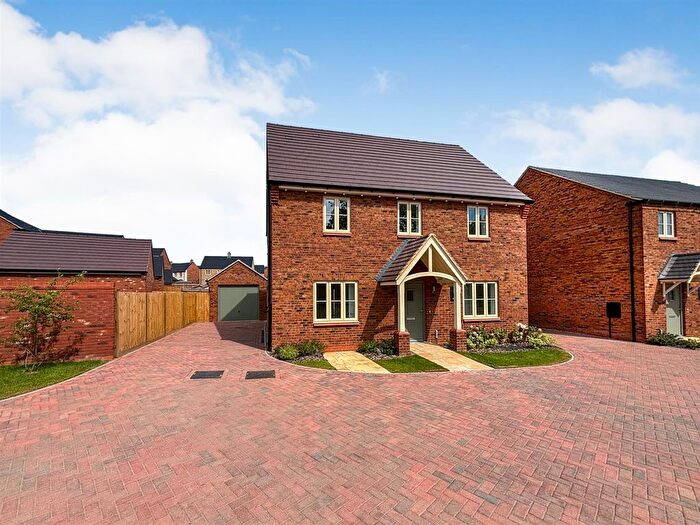 3 Bedroom Detached House For Sale In Tilwick Close, Ravensden, Bedford, MK44