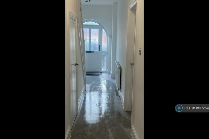 3 Bedroom Semi-Detached House To Rent In Taunton Road, Leicester, LE3