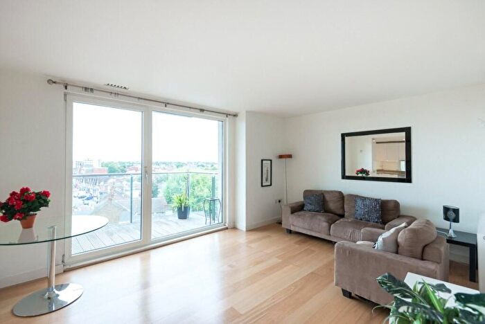 2 Bedroom Flat For Sale In Vantage Building, Station Approach, Hayes, UB3