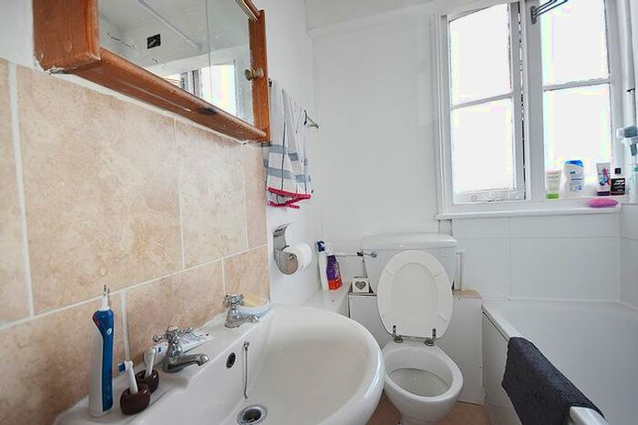 1 Bedroom Flat To Rent In Dickenson Road, Crouch End, London, N8