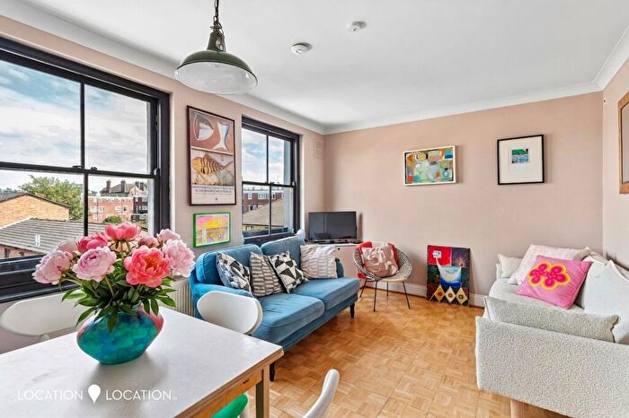 2 Bedroom Flat For Sale In Clarence Road, London, E5