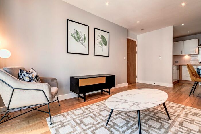 1 Bedroom Flat To Rent In Bute Terrace, Cardiff, CF10