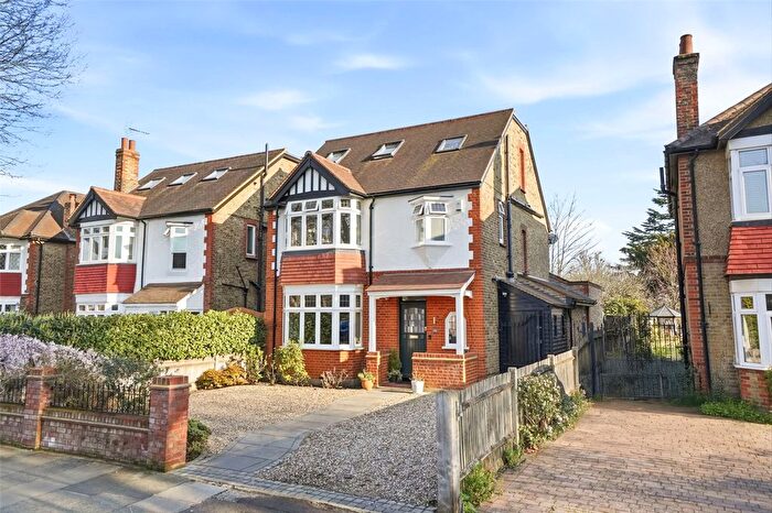 4 Bedroom Detached House For Sale In Wensleydale Road, Hampton, TW12