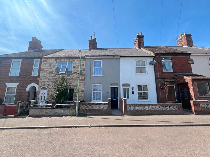 3 Bedroom House To Rent In May Road, Lowestoft, NR32