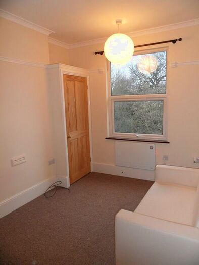 Studio To Rent In Newly Refurbished Studio Flat, South Woodford, E18