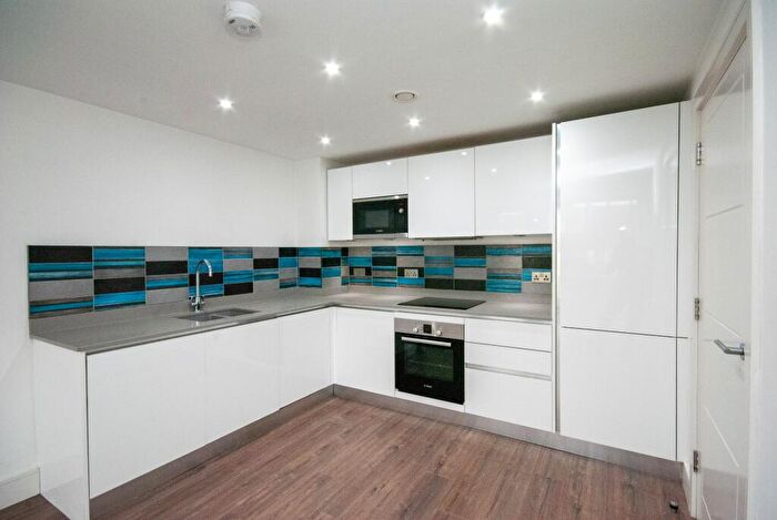 2 Bedroom Apartment To Rent In The View, London Road, Westcliff-On-Sea, SS0