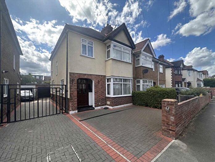 3 Bedroom Semi-Detached House For Sale In Warfield Road, Bedfont, TW14