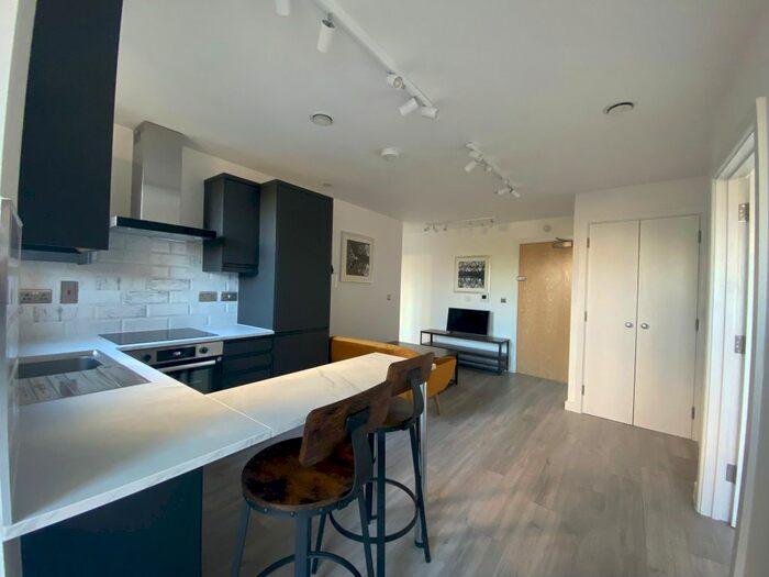 3 Bedroom Flat To Rent In Garratt Lane, London, SW17