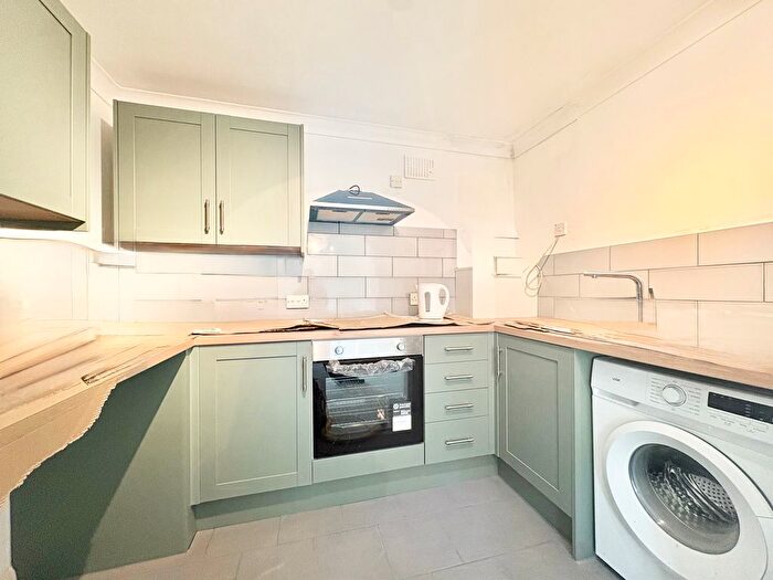 1 Bedroom Flat To Rent In Crombie Close, Waterlooville, PO8