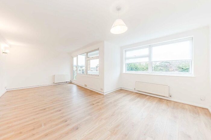 2 Bedroom Flat To Rent In The Downs, West Wimbledon, SW20