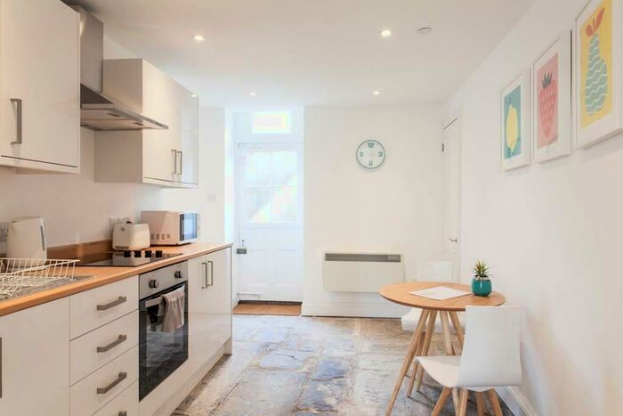 Flat To Rent In Grove Road, Redland, Bristol, BS6