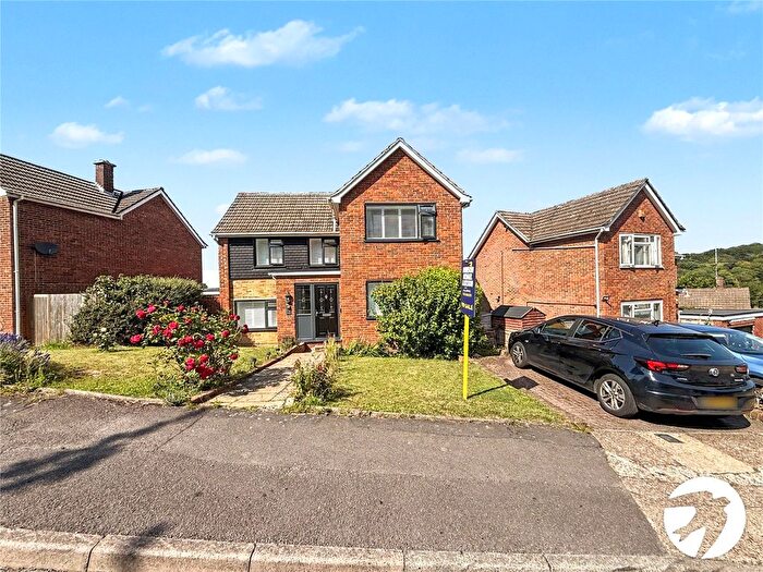 4 Bedroom Detached House For Sale In Polhill Drive, Wakderslade, Kent, ME5
